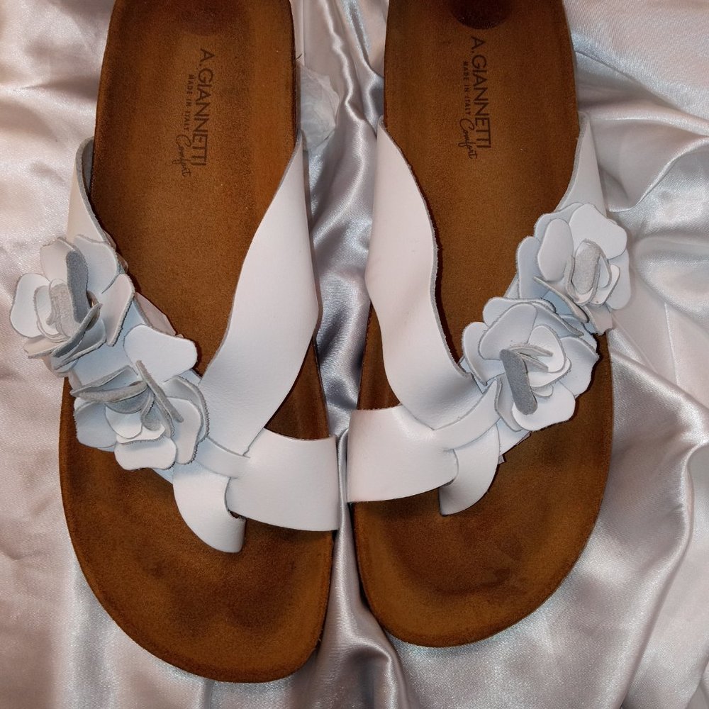 A GIANNETTI White Leather Toe Loop Flower Sandal SIZE 9 Cork Wedge Suede Insole